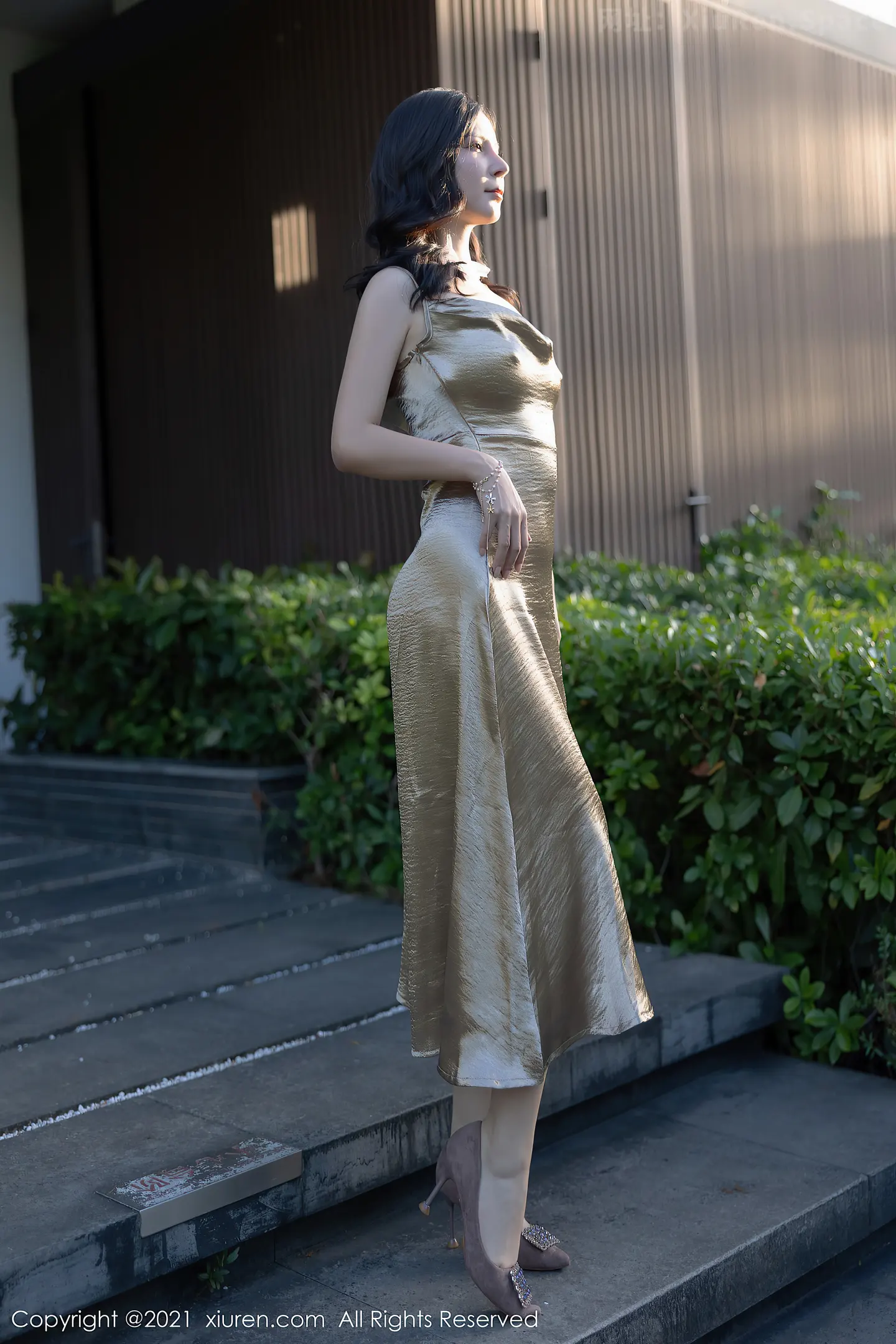 图片[2]-[XiuRen秀人网]VOL.4254 模特小蛮妖Yummy深圳旅拍百变情趣风服饰秀翘臀美腿诱惑写真83P-秀人网官方网站